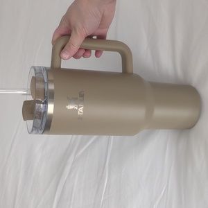 Stanley 40 oz. stainless steel H2.0 Flowstate Quencher tumbler basic brown